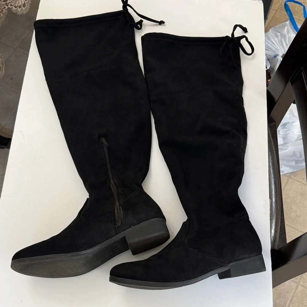 Women's Black Knee-High Boots 9W